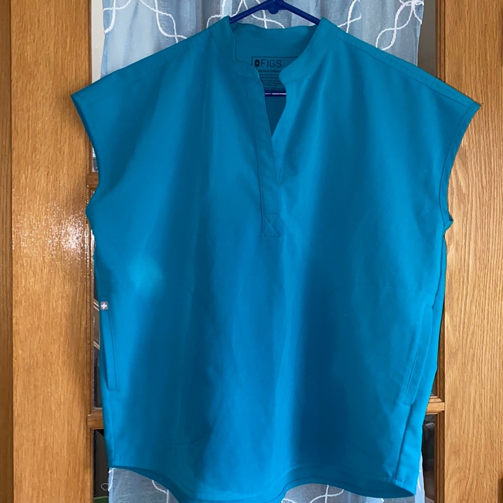 Figs Women's Teal Split-Neck Scrub Top